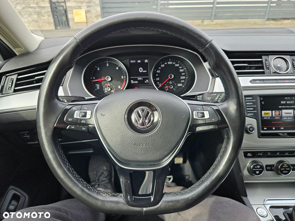 Volkswagen Passat - 18