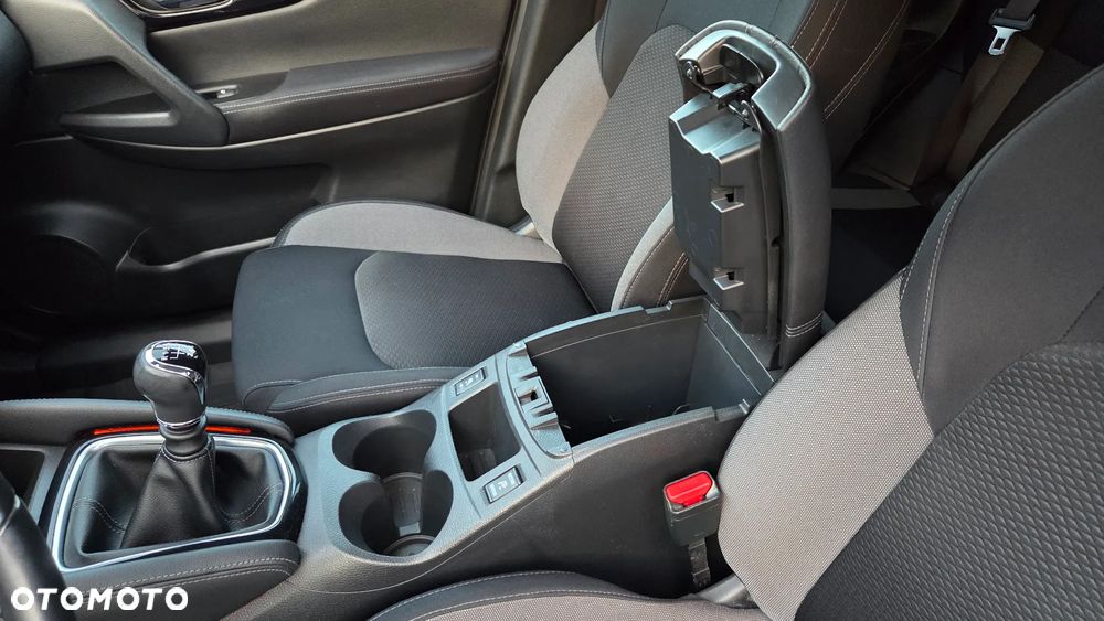 Nissan Qashqai 1.3 DIG-T N-CONNECTA - 34