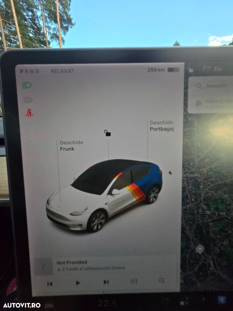 Tesla Model Y - 12