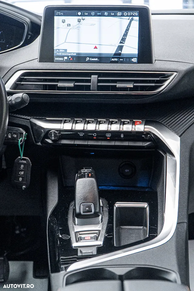 Peugeot 3008 1.2 PureTech Turbo S&S EAT8 Allure - 4