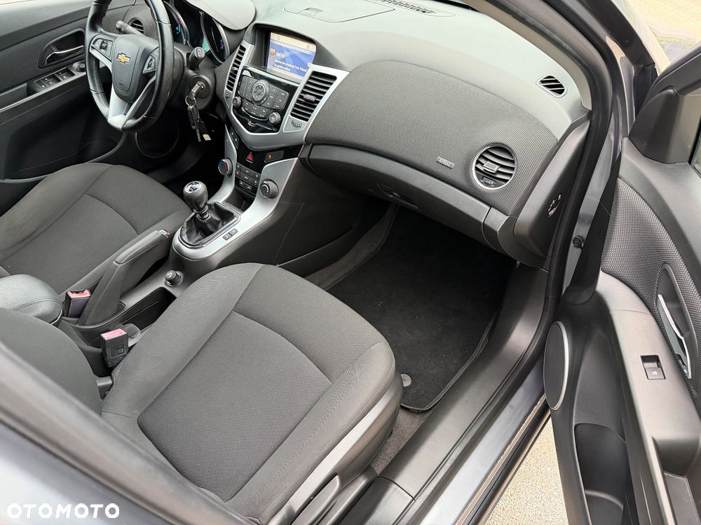 Chevrolet Cruze 1.7 LT - 11