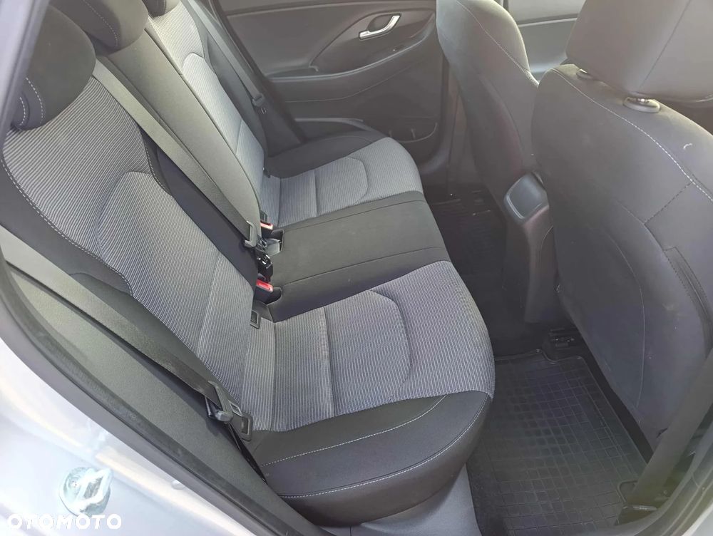 Hyundai i30 1.0 T-GDI Classic + DCT - 12