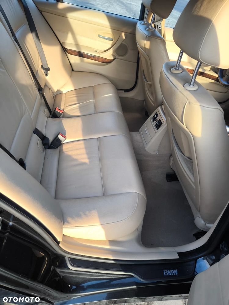 BMW Seria 3 330xi - 29