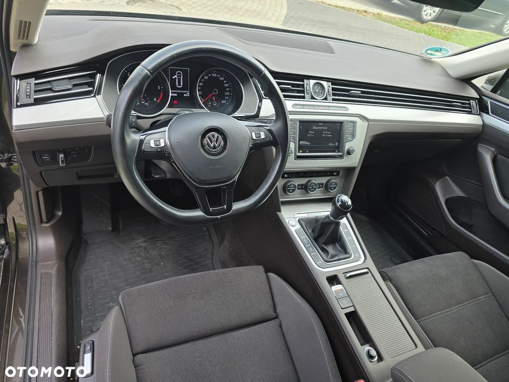 Volkswagen Passat Variant 2.0 TDI SCR BlueMotion Techn 4Mot Trendline - 16