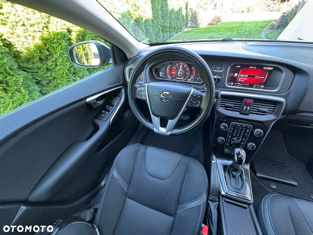 Volvo V40 - 23