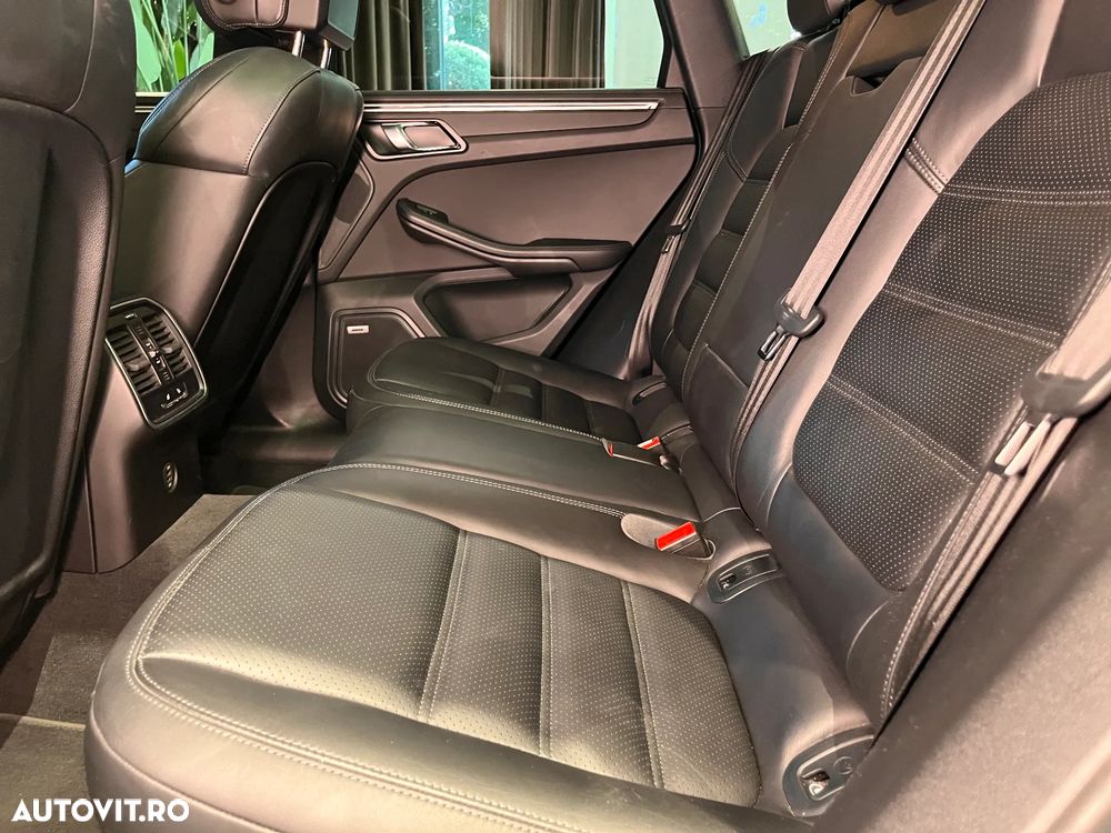 Porsche Macan - 31