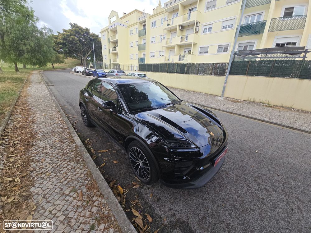 Porsche Macan Electric - 33