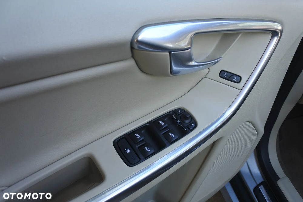 Volvo XC 60 D4 Geartronic Summum - 18