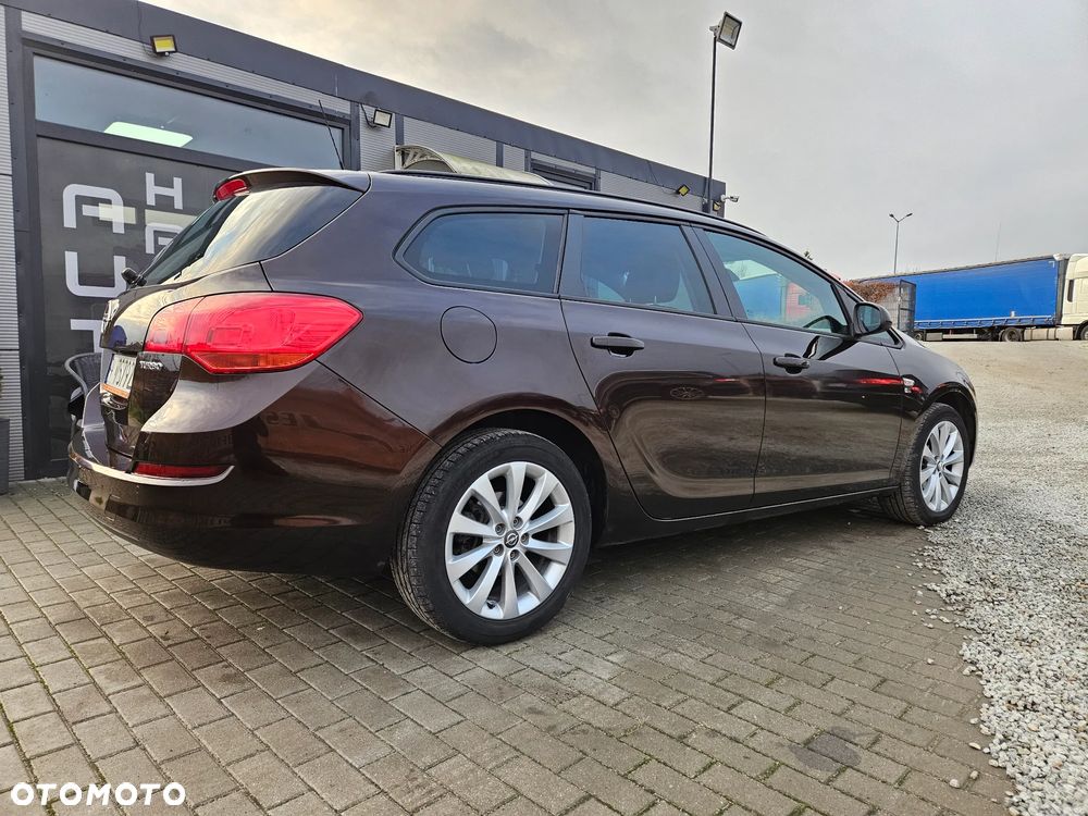 Opel Astra 1.4 Turbo 150 Jahre - 8