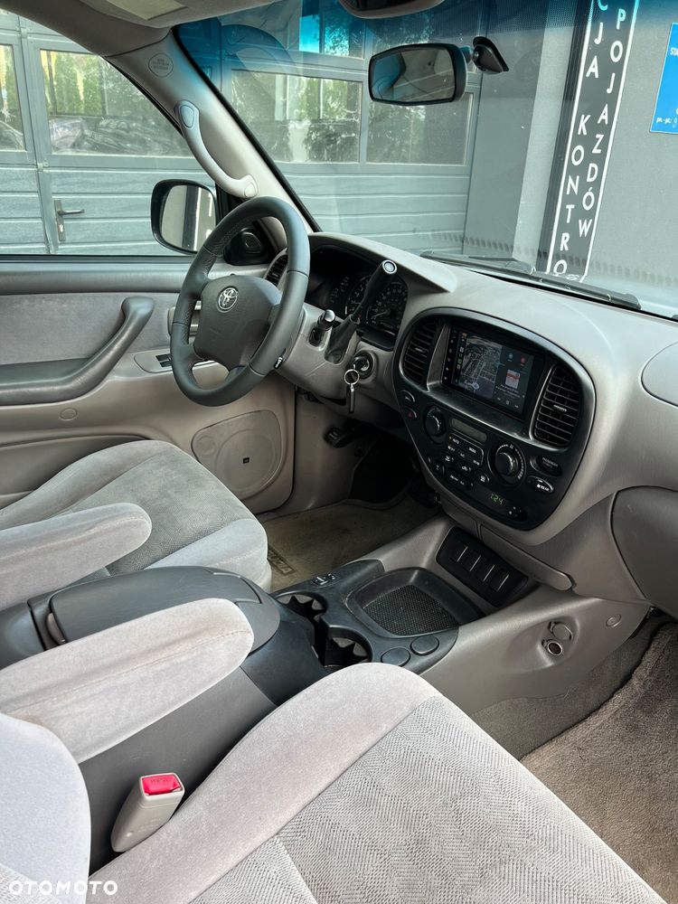 Toyota Sequoia - 5