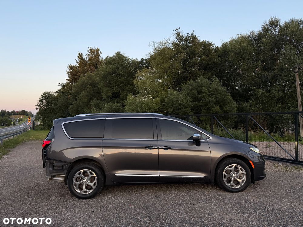 Chrysler Pacifica - 6