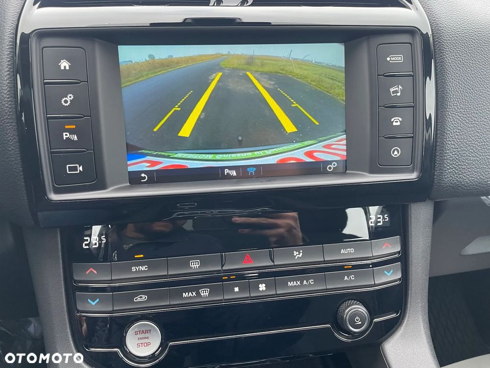 Jaguar F-Pace 20d AWD Prestige - 20