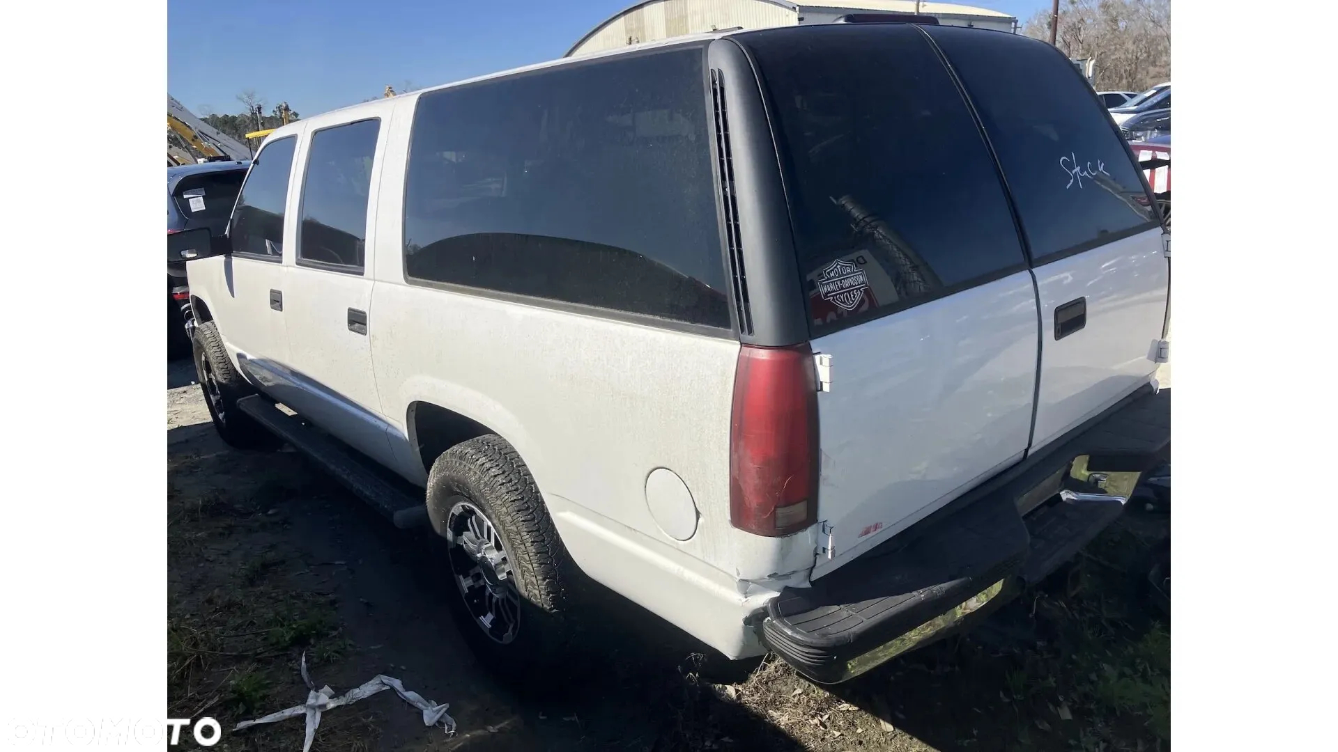 Chevrolet Suburban - 4