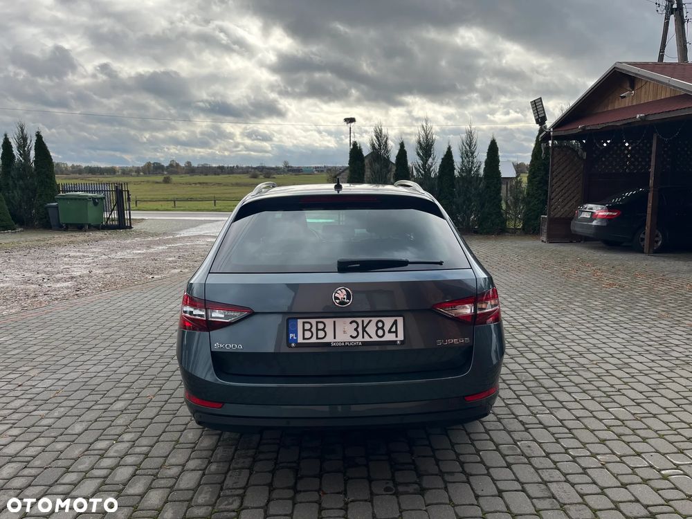 Skoda Superb 2.0 TDI Ambition DSG - 5