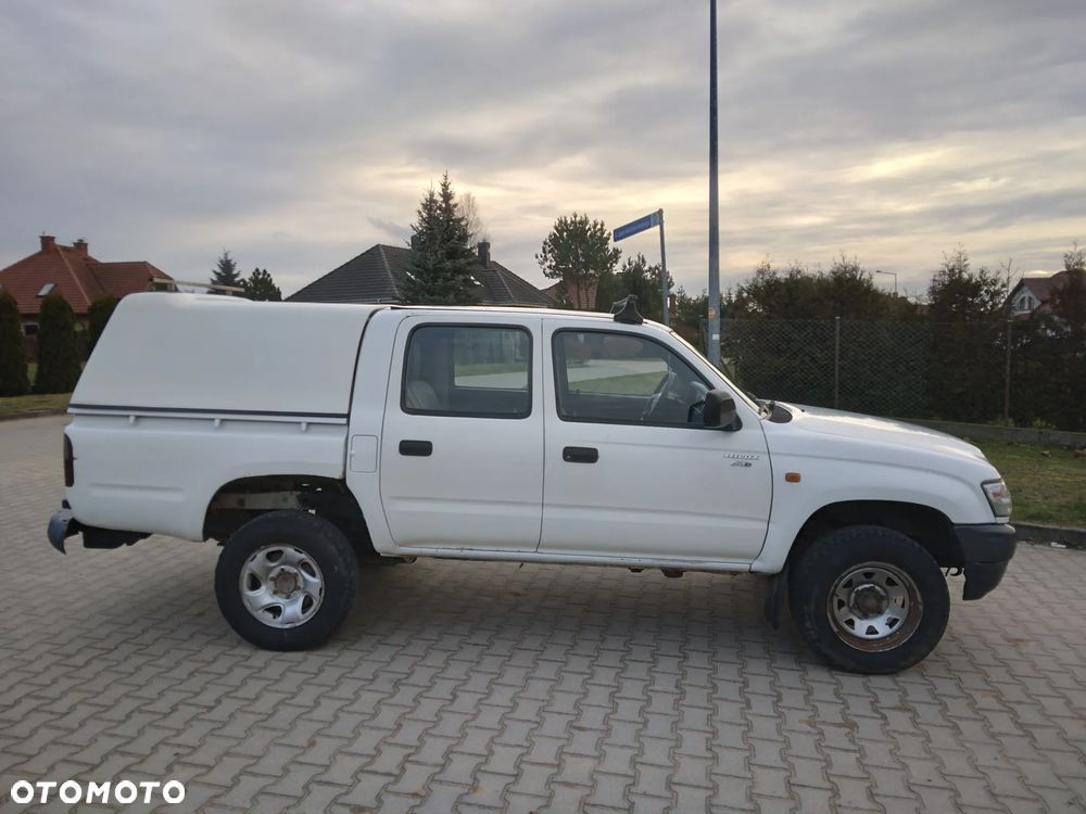 Toyota Hilux 2.5 D-4D DLX - 4