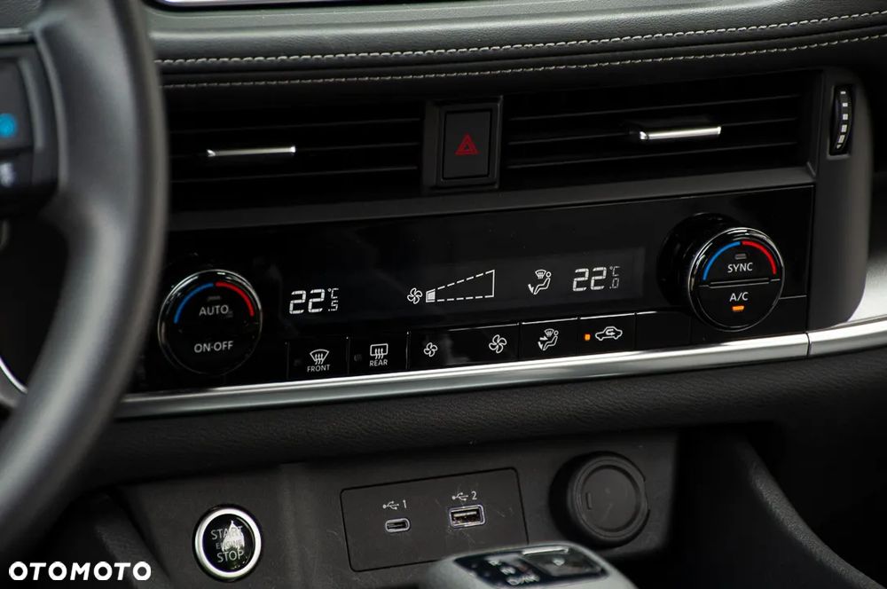Nissan Rogue - 25
