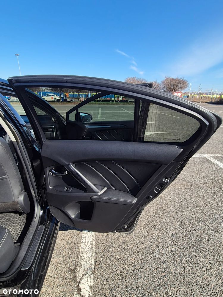 Toyota Avensis 2.0 D-4D Prestige - 12