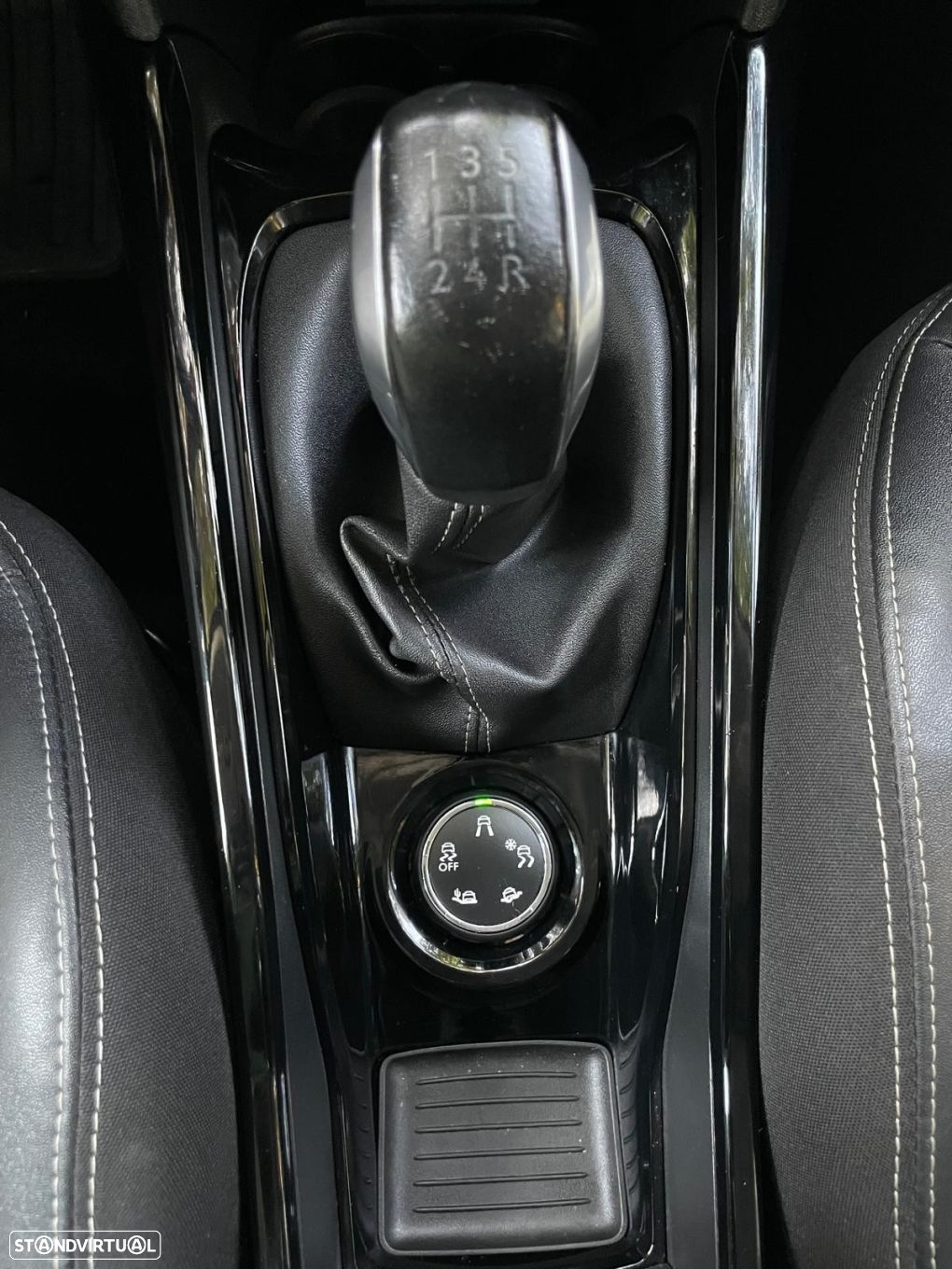 Peugeot 2008 1.2 PureTech Allure - 24
