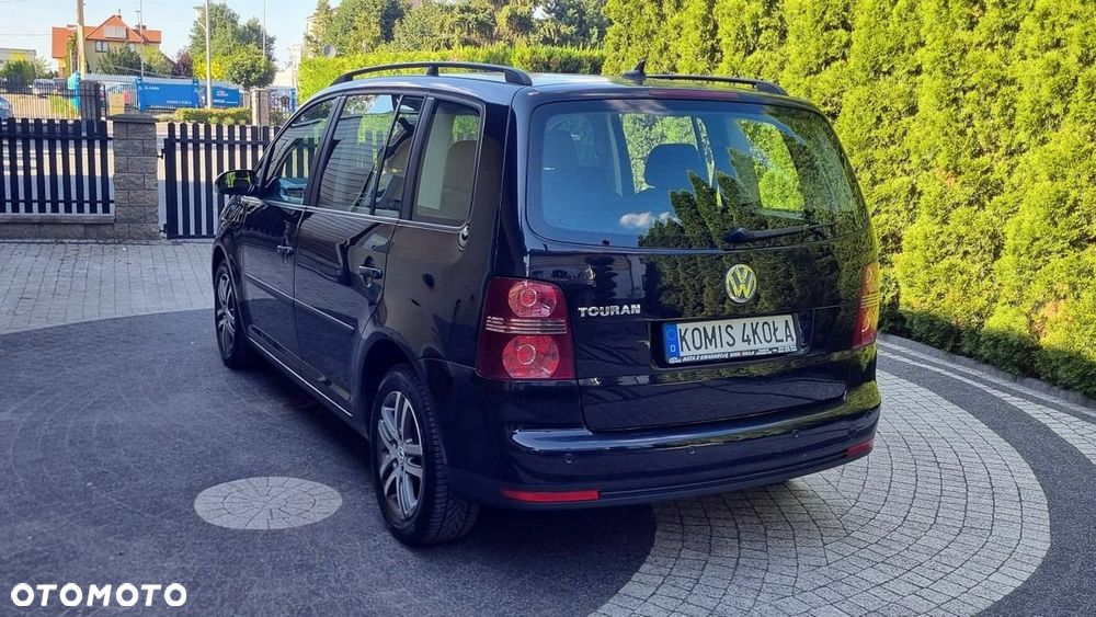 Volkswagen Touran - 4