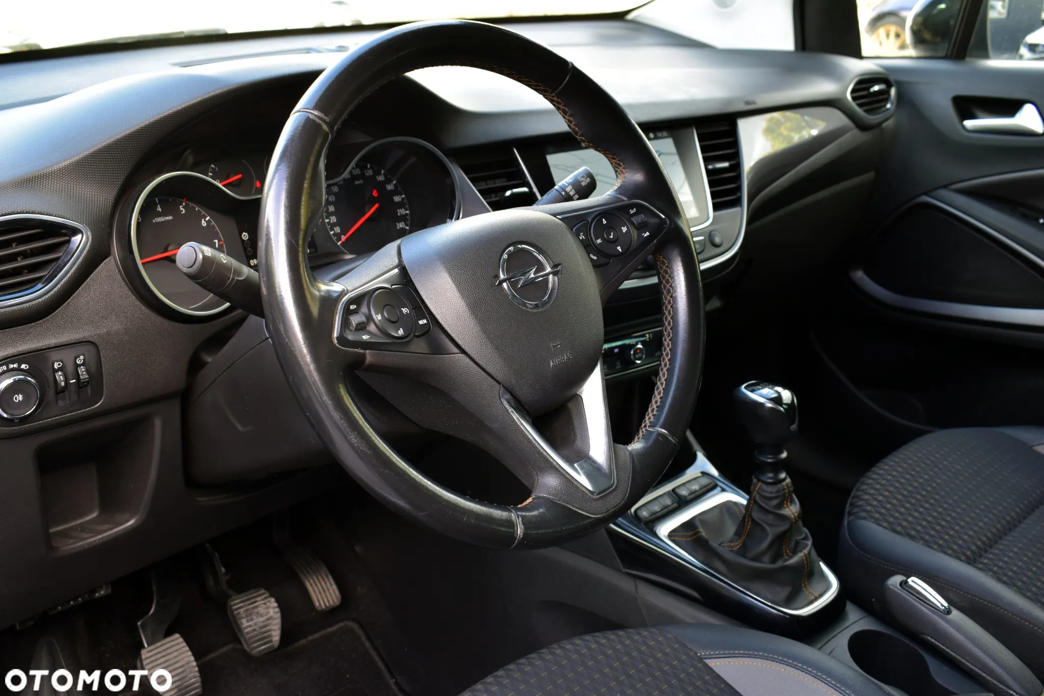 Opel Crossland X 1.2 T Enjoy S&S - 4