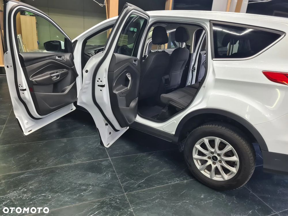 Ford Kuga 2.0 TDCi 2x4 Trend - 16