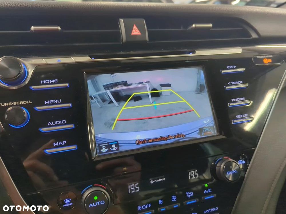 Toyota Camry - 12