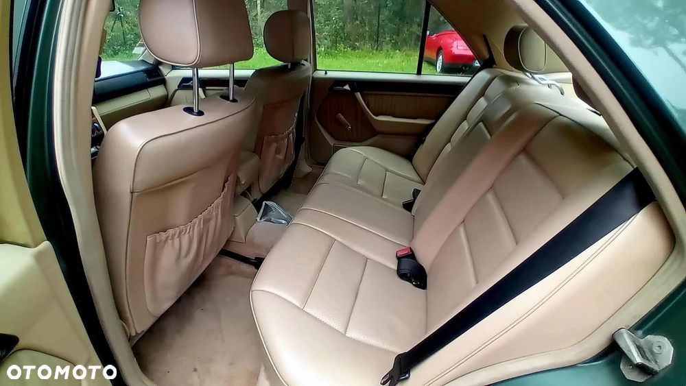 Mercedes-Benz Klasa E 300 D Turbo - 9