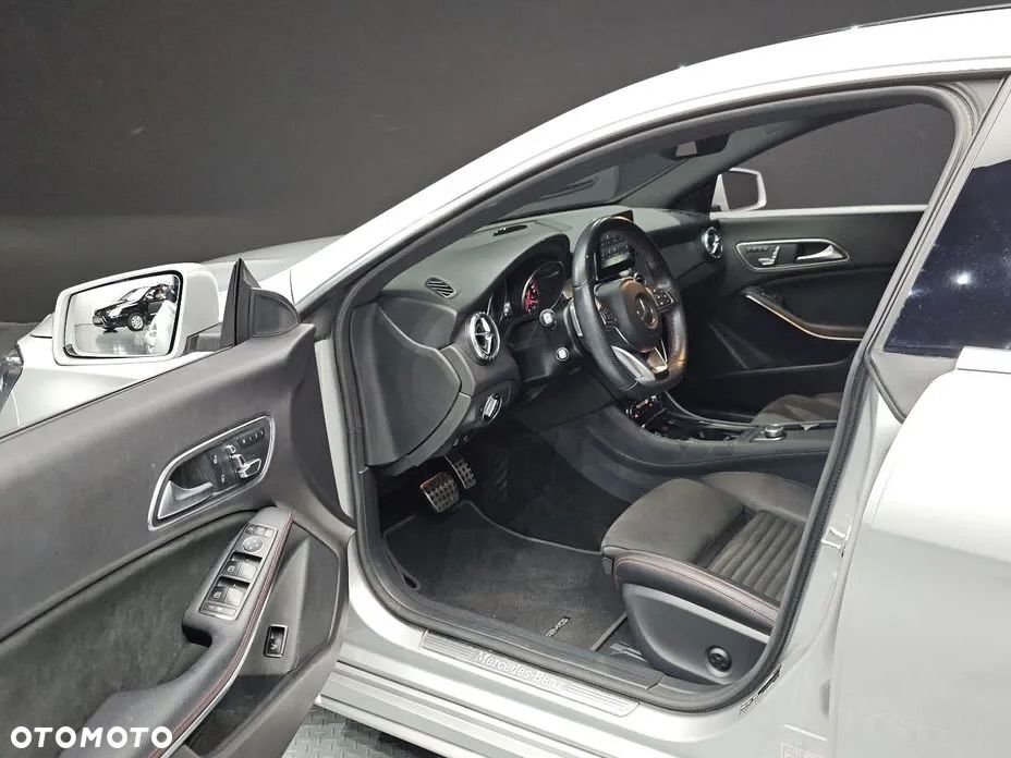 Mercedes-Benz CLA 220 4Matic 7G-DCT AMG Line - 11