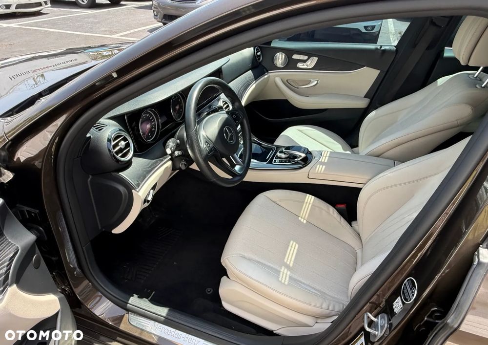 Mercedes-Benz Klasa E 300 9G-TRONIC AMG Line - 12
