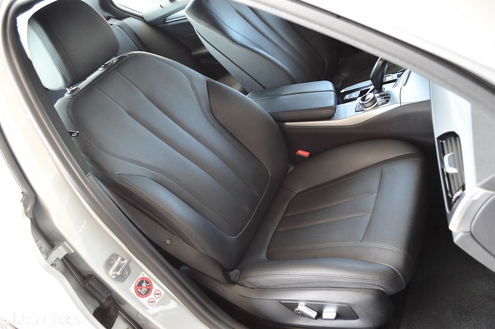 BMW Seria 5 520d AT - 32