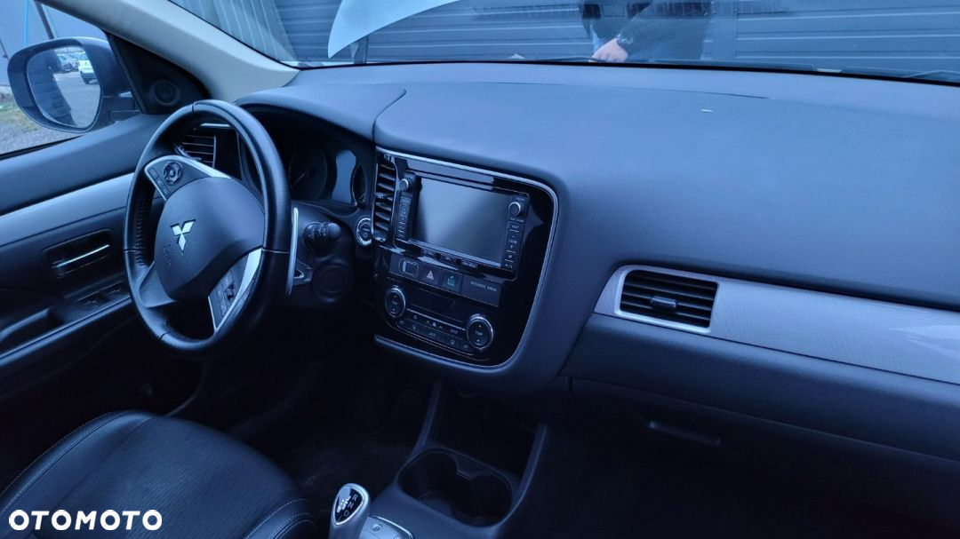 Mitsubishi Outlander - 11