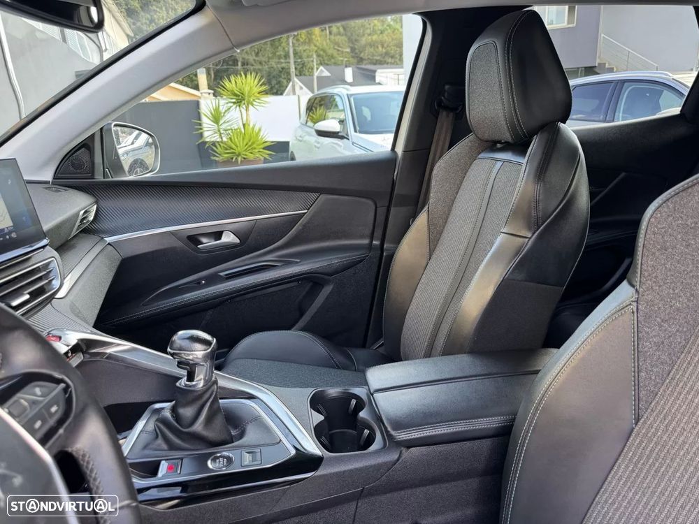 Peugeot 3008 1.2 PureTech Allure Pack - 32
