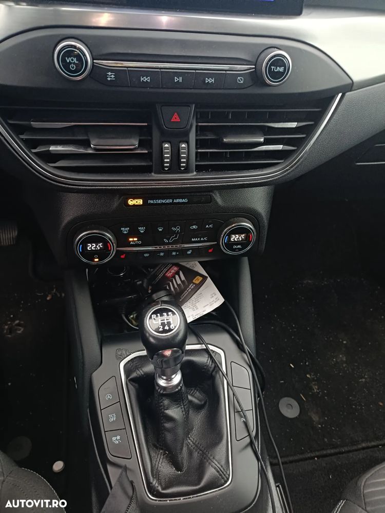 Ford Focus 1.5 EcoBlue Start-Stopp-System TITANIUM - 12