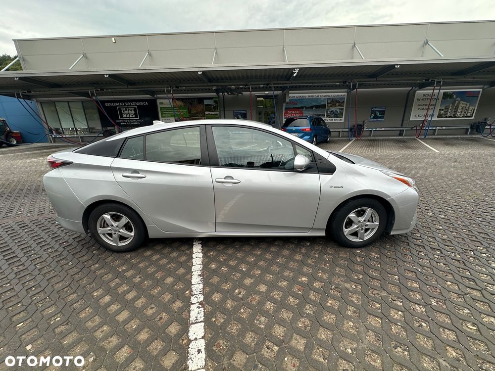 Toyota Prius 1.8 Hybrid Premium - 4
