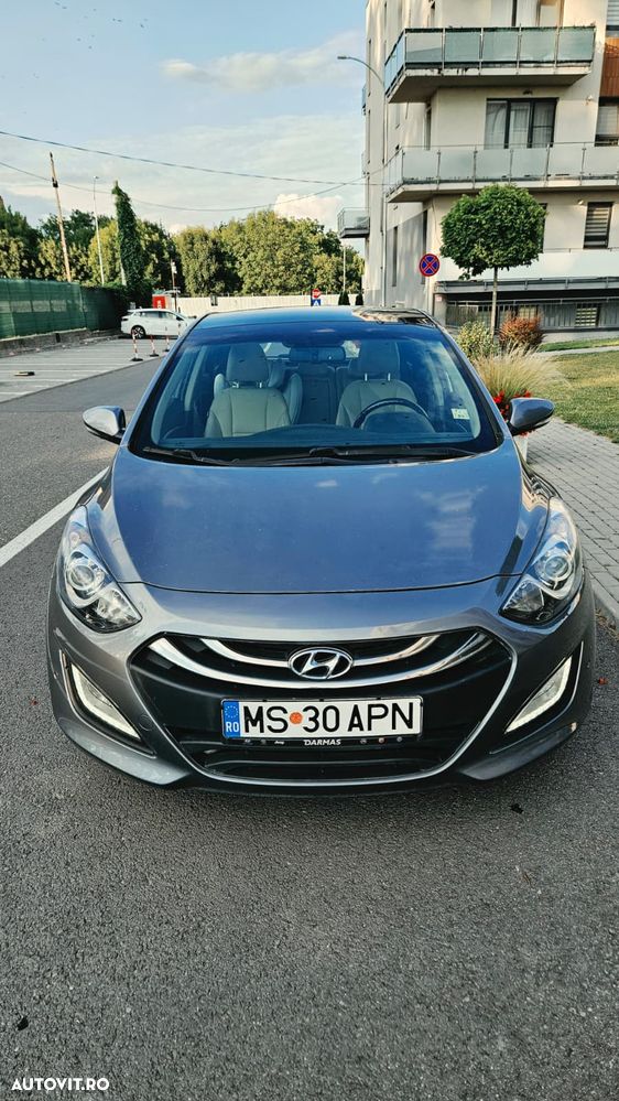 Hyundai i30 1.6 CRDI Automatik Style - 1