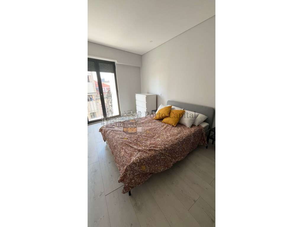 EXCELENTE APARTAMENTO T2+1 NA TRINDADE - Grande imagem: 2/22