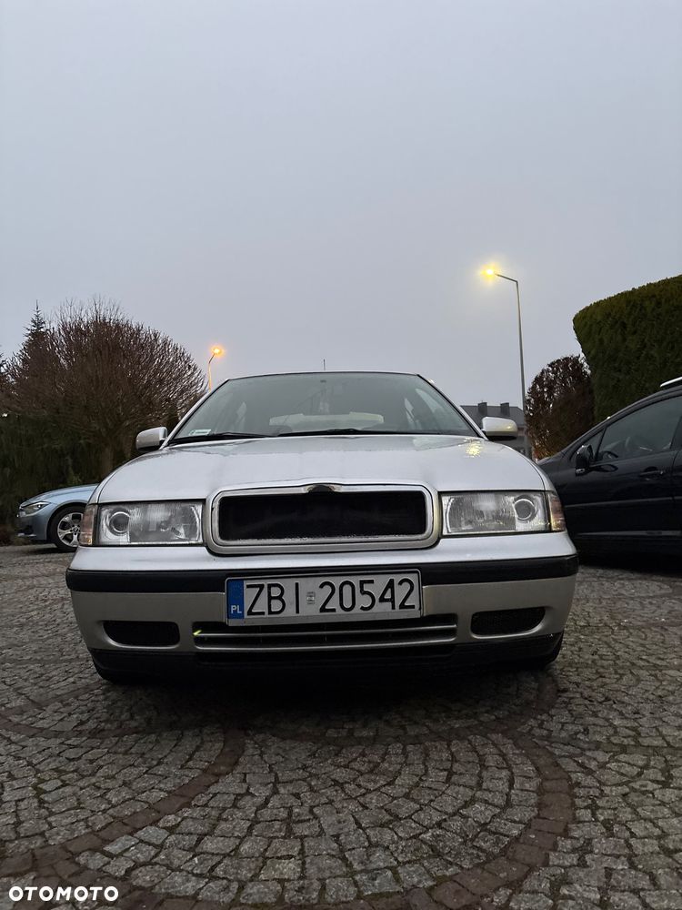 Skoda Octavia 1.6 GLX - 15