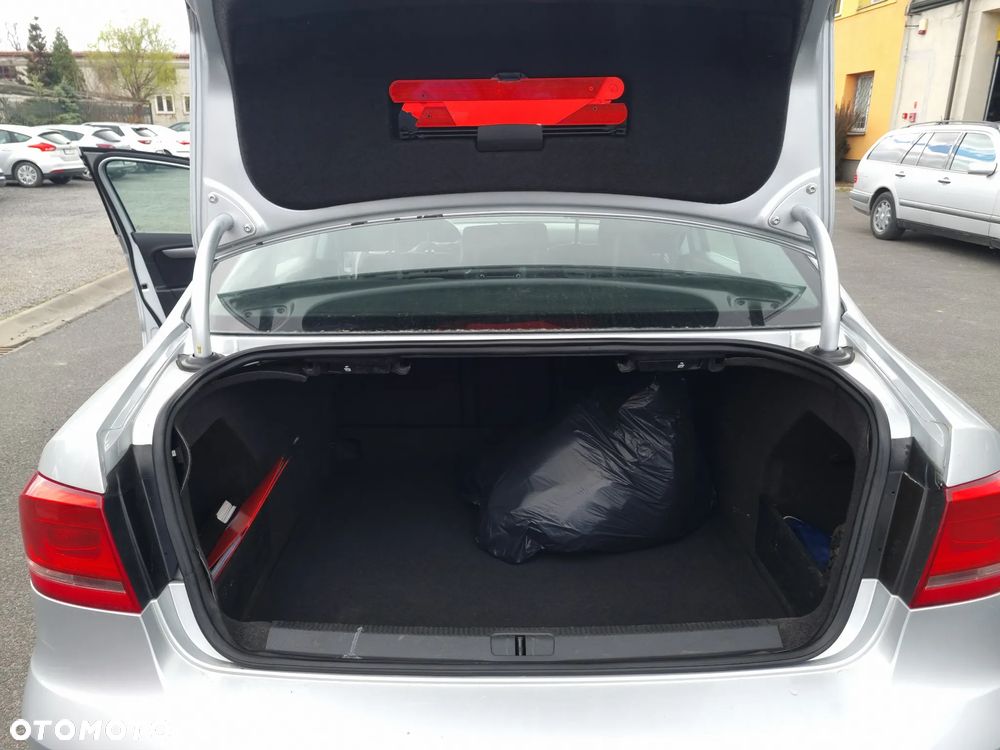 Volkswagen Passat 2.0 TDI BlueMotion Technology Trendline - 15