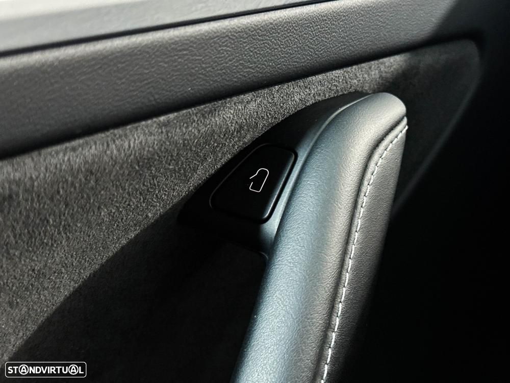 Tesla Model Y Long Range Dual Motor AWD - 48