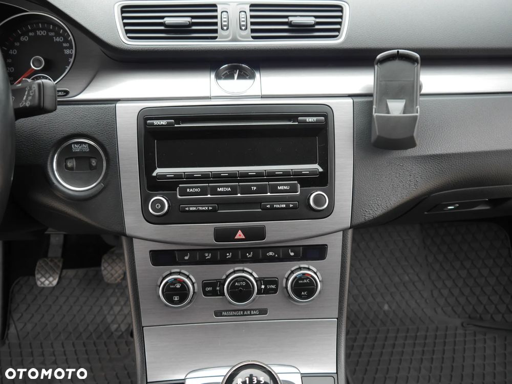 Volkswagen Passat 2.0 TDI BlueMotion Technology Exclusive - 10