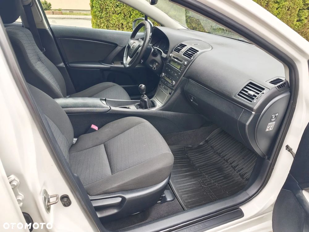 Toyota Avensis 2.0 Sol EU5 - 11