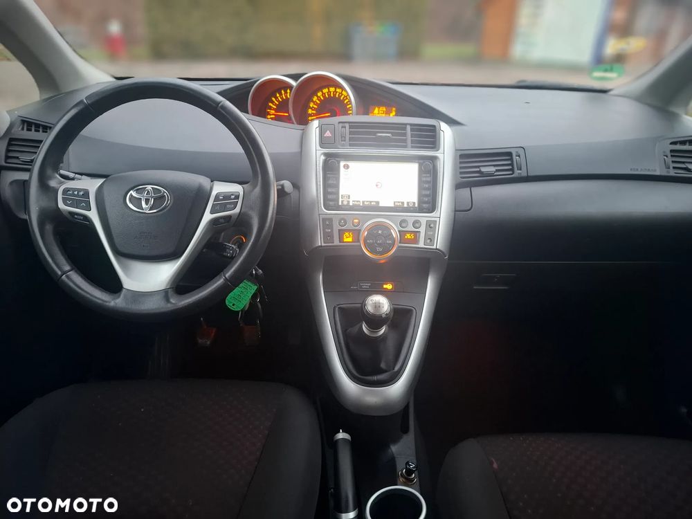 Toyota Verso 1.8 Edition - 10