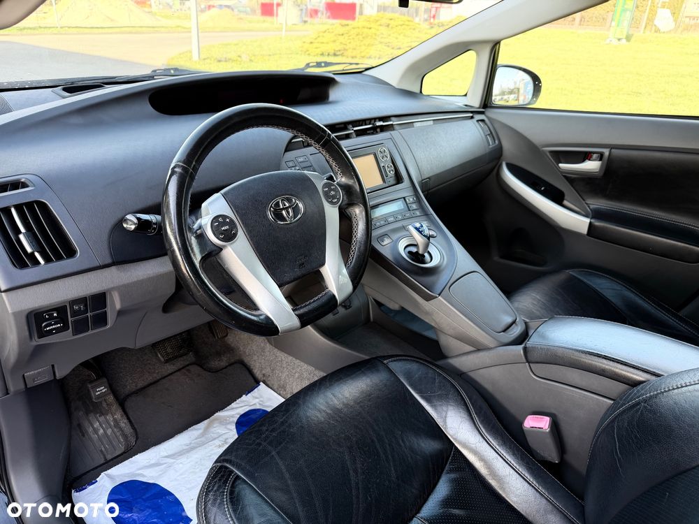 Toyota Prius 1.8 HSD Premium - 10