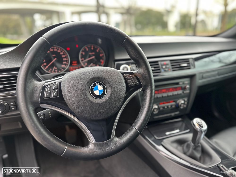 BMW 320 i Cabrio - 14