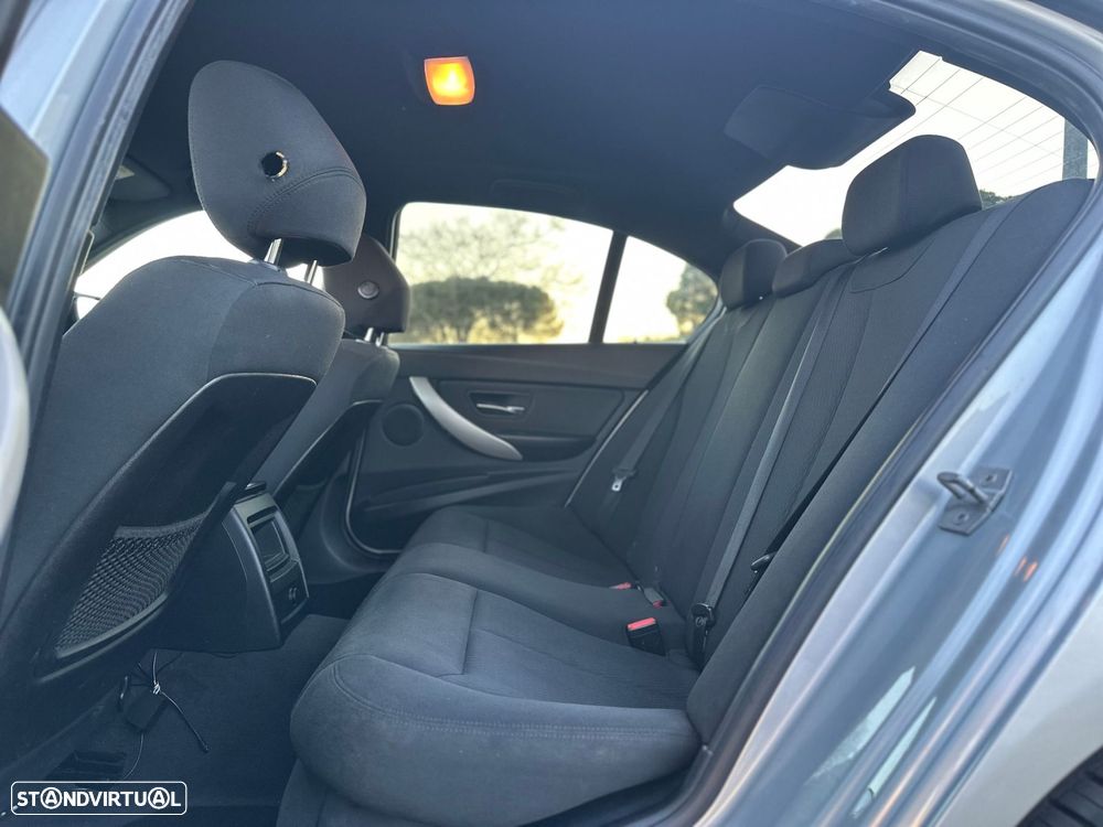 BMW 318 d - 19