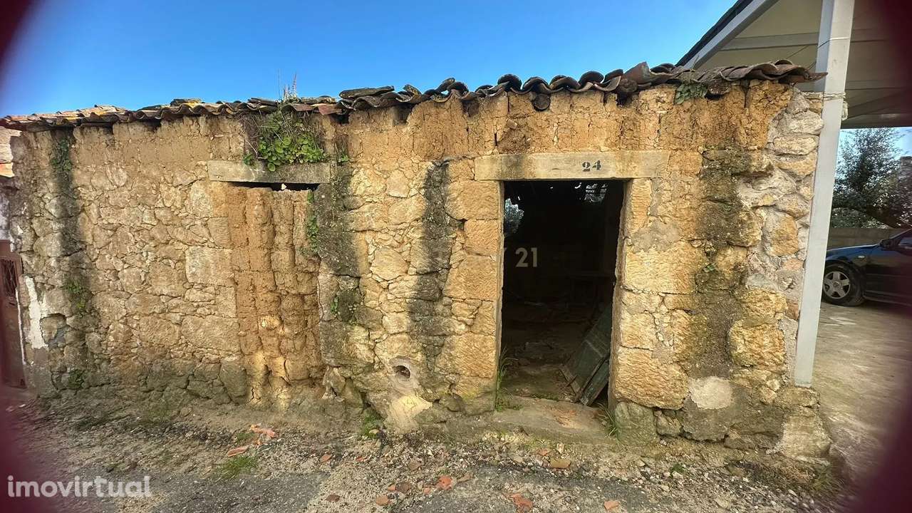 Arrecadação em ruína para recuperar no Ladoeiro, Castelo Branco - Grande imagem: 2/2