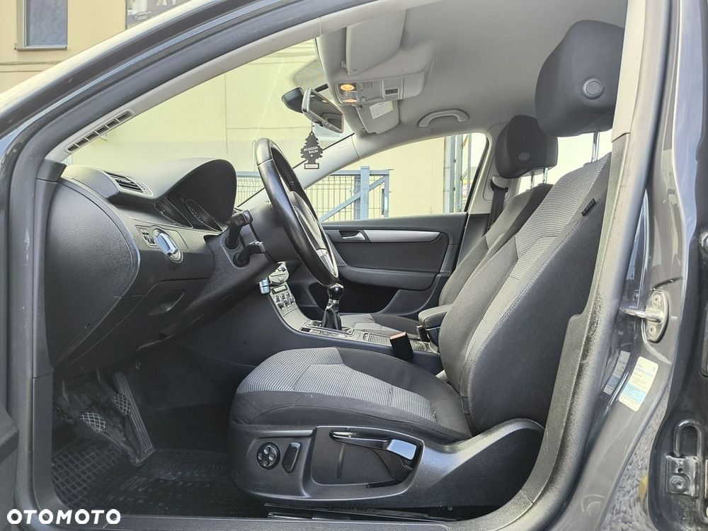 Volkswagen Passat - 14