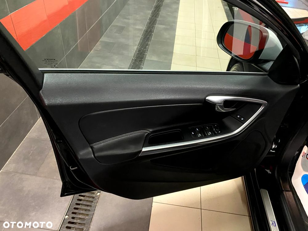 Volvo S60 D4 Summum - 16