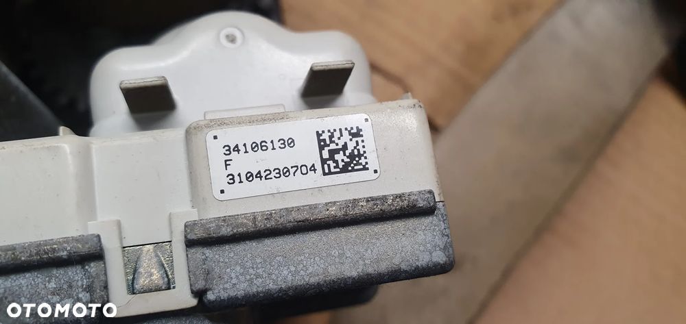 Pas bezpieczeństwa napinacz lewy przód przedni lewy Mercedes GL X166 W166 A1668601300 - 6