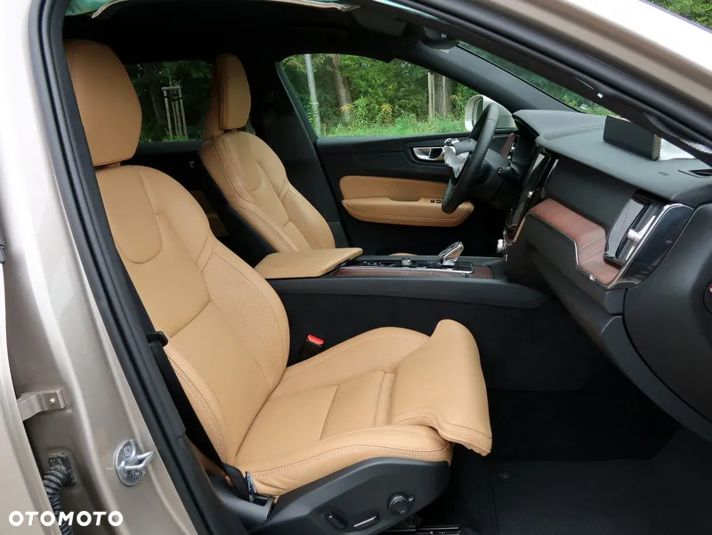 Volvo XC 60 B5 B AWD Plus Bright - 15
